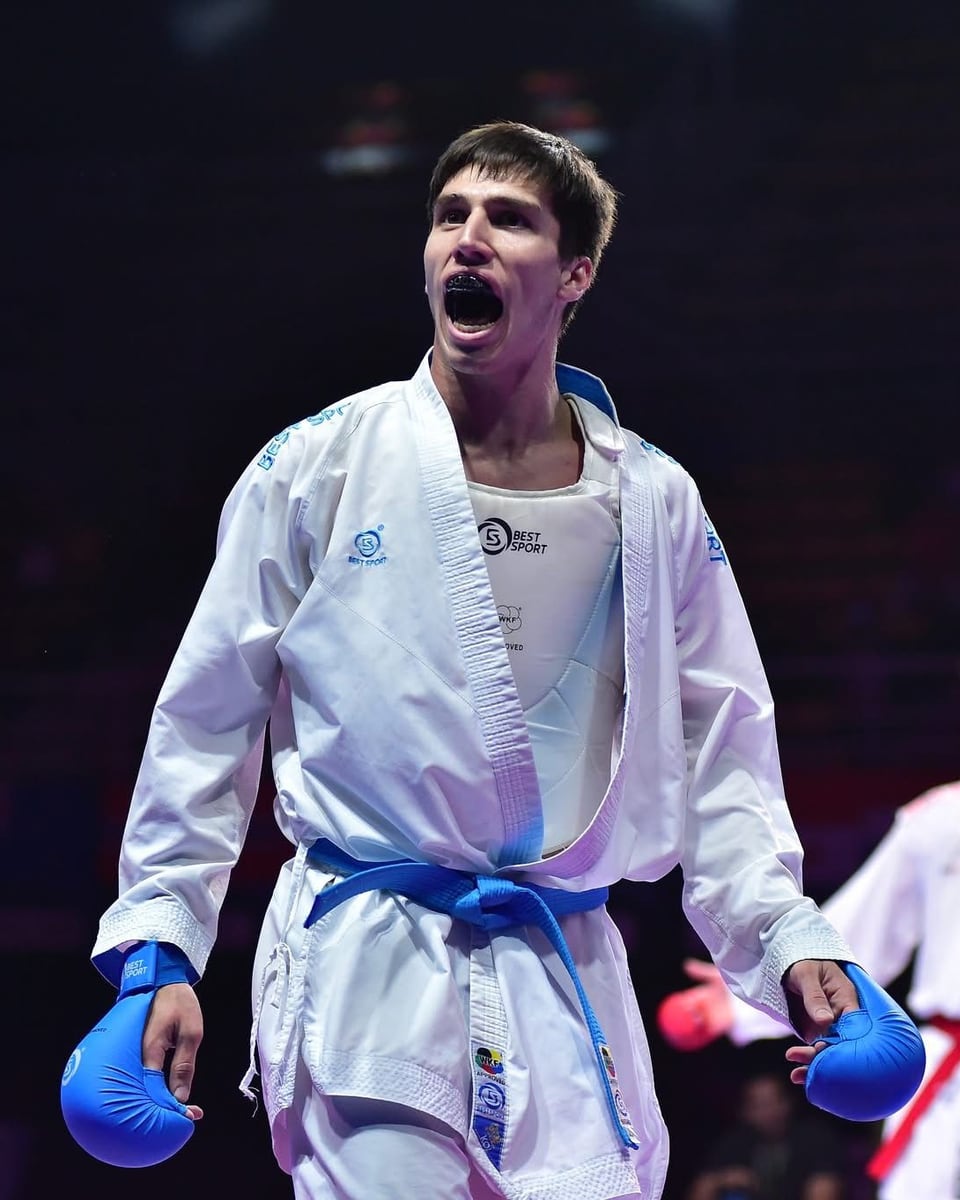Gasparyan Eduard shouting mid-bout on the competition mat.
